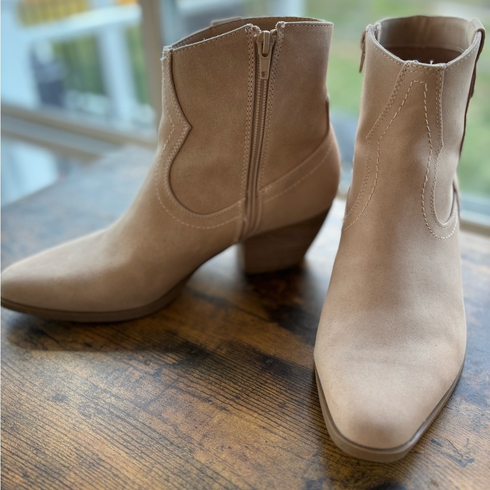 Dolce Vita boots size 9-like new